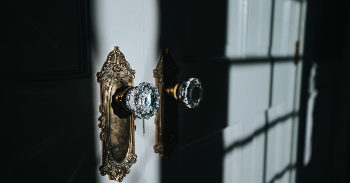 Why Door Knob Lock Replacement Becomes Necessary Sooner Than You Expect — Oyster Bay Locksmiths