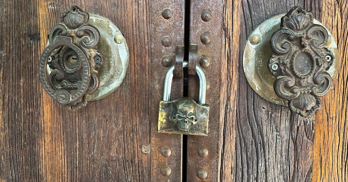 Emergency Locksmith Response: Non-Destructive Lockout Entry Explained — Oyster Bay Locksmiths